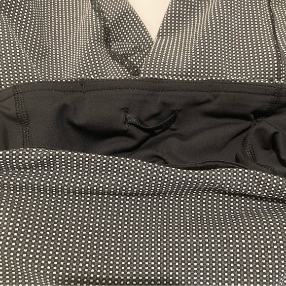 lululemon athletica woman’s Black and White Patterned Leggings - Picture 7 of 7